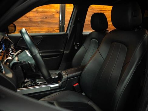 Used 2022 Mercedes-Benz GLB 250 w/ Premium Package Lite image 10