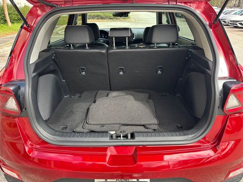 Used 2024 Hyundai Venue Limited image 18