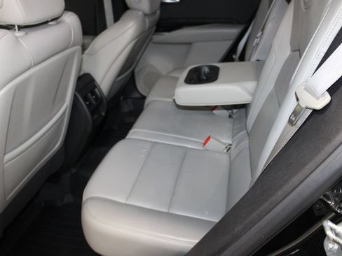 Used 2020 Cadillac XT4 Premium Luxury FWD image 17