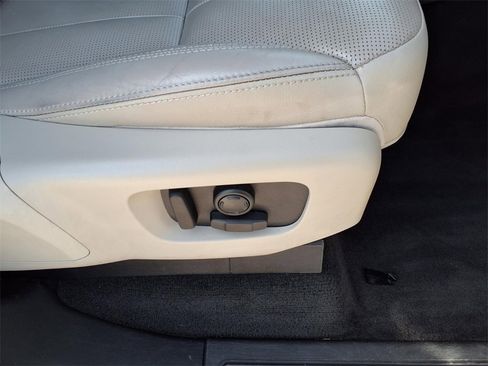 Used 2019 Land Rover Discovery HSE image 13