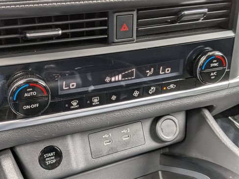 Certified 2025 Nissan Rogue SV FWD image 21