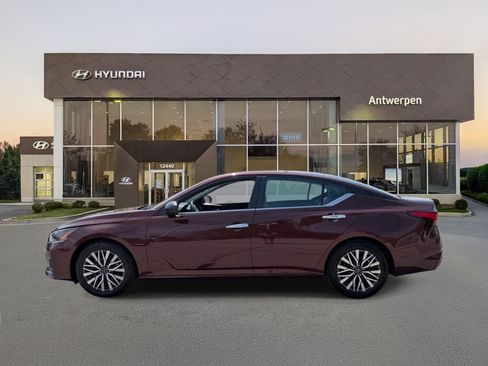 Used 2024 Nissan Altima 2.5 SV FWD image 6