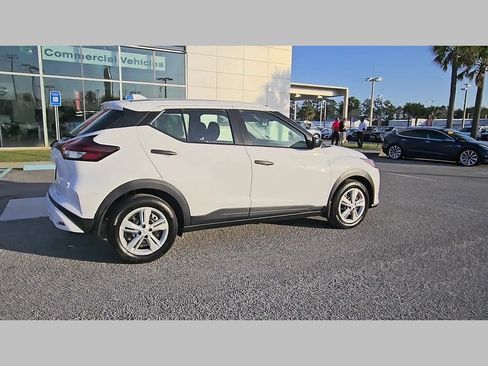 Used 2022 Nissan Kicks S image 34
