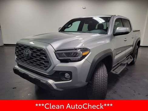 Used 2023 Toyota Tacoma TRD Off-Road AWD/4WD image 4