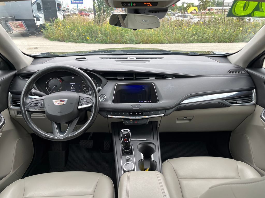Used 2020 Cadillac XT4 Luxury w/ Cold Weather Package FWD image 15