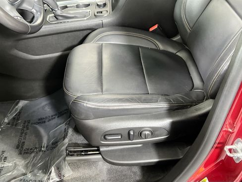 Used 2019 Chevrolet Traverse LT w/ LT Premium Package AWD/4WD image 20