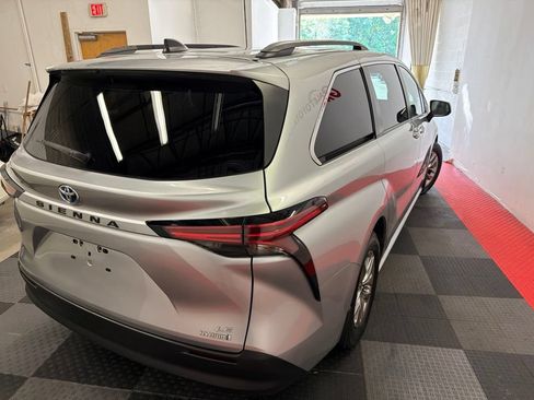 Used 2021 Toyota Sienna LE FWD image 11