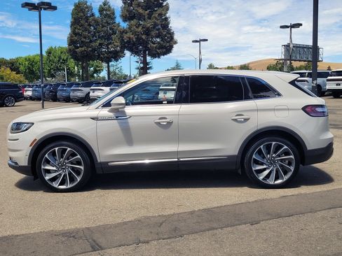 Certified 2023 Lincoln Nautilus Reserve w/ Equipment Group 202A AWD/4WD image 7