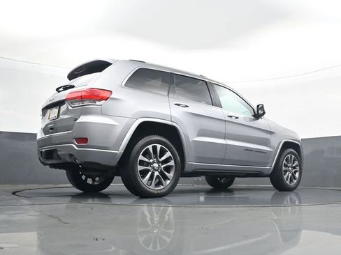 Used 2018 Jeep Grand Cherokee Overland AWD/4WD image 25
