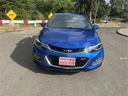 Used 2018 Chevrolet Cruze LT w/ Convenience Package FWD image 2