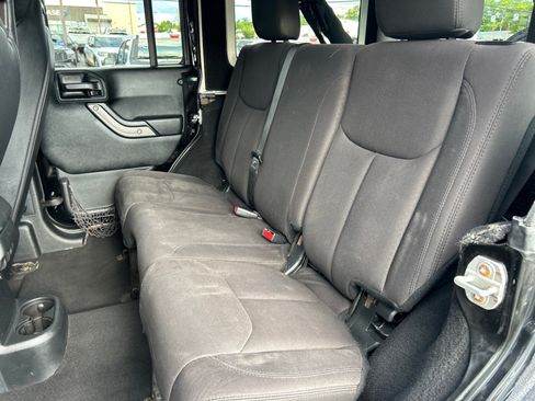 Used 2017 Jeep Wrangler Unlimited Sport w/ Quick Order Package 23S AWD/4WD image 9