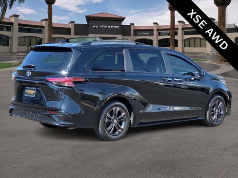 Used 2025 Toyota Sienna XSE AWD/4WD image 8