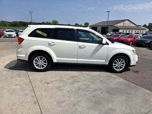 Used 2013 Dodge Journey SXT w/ Flexible Seating Group image 4