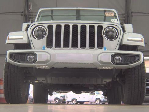 Used 2023 Jeep Wrangler Unlimited Sahara AWD/4WD image 2
