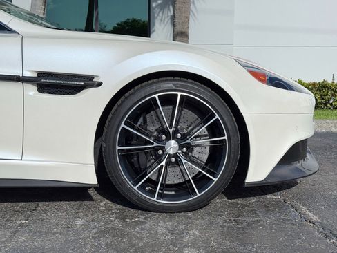Used 2014 Aston Martin Vanquish Volante image 19