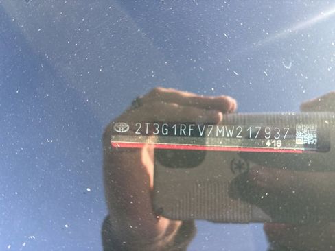 Used 2021 Toyota RAV4 LE AWD/4WD image 30