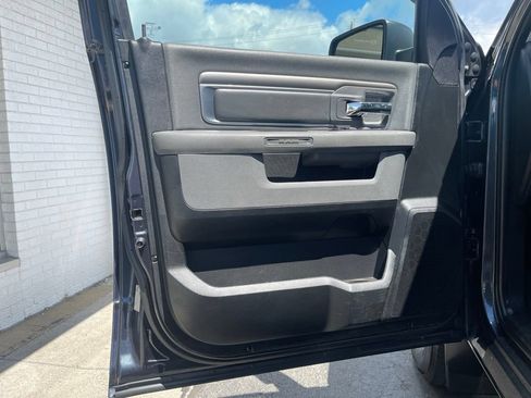 Used 2017 RAM 1500 Classic SLT AWD/4WD image 16