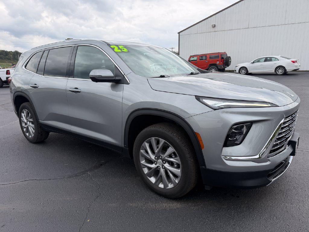 Used 2025 Buick Enclave Preferred AWD/4WD image 3