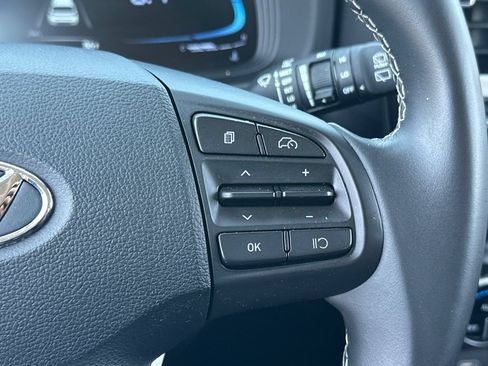 Used 2025 Hyundai Venue SEL FWD image 31