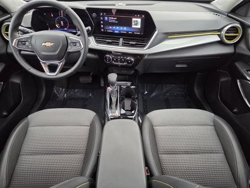 Used 2025 Chevrolet Trax LT w/ Driver Confidence Package FWD image 18