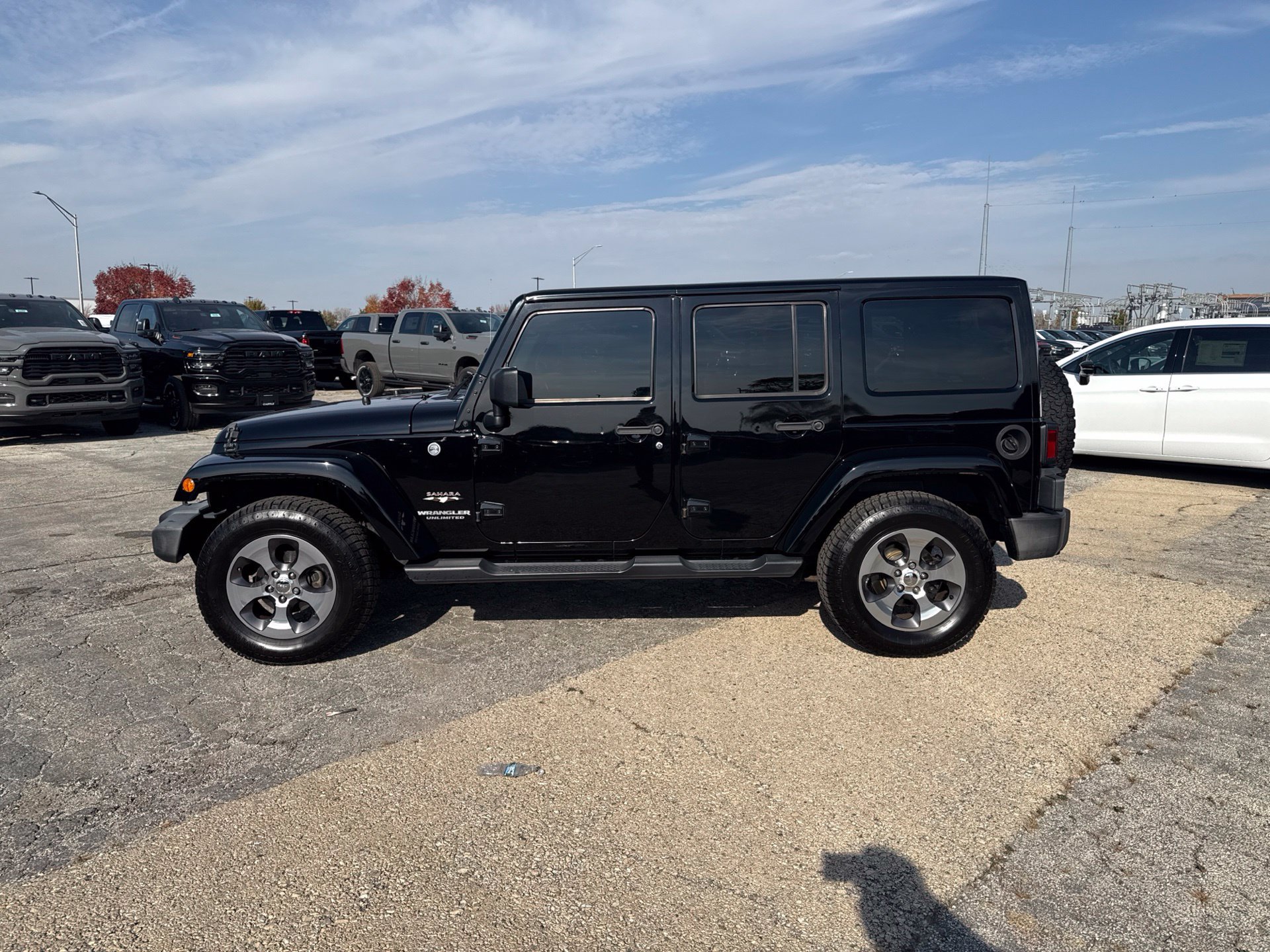 Used 2016 Jeep Wrangler Unlimited Sahara w/ Connectivity Group AWD/4WD image 9