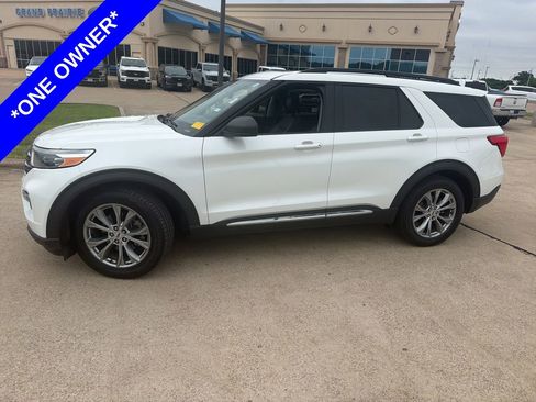 Used 2022 Ford Explorer XLT w/ Equipment Group 202A RWD image 2