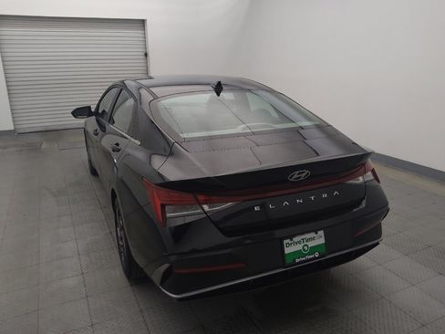 Used 2025 Hyundai Elantra SEL FWD image 6