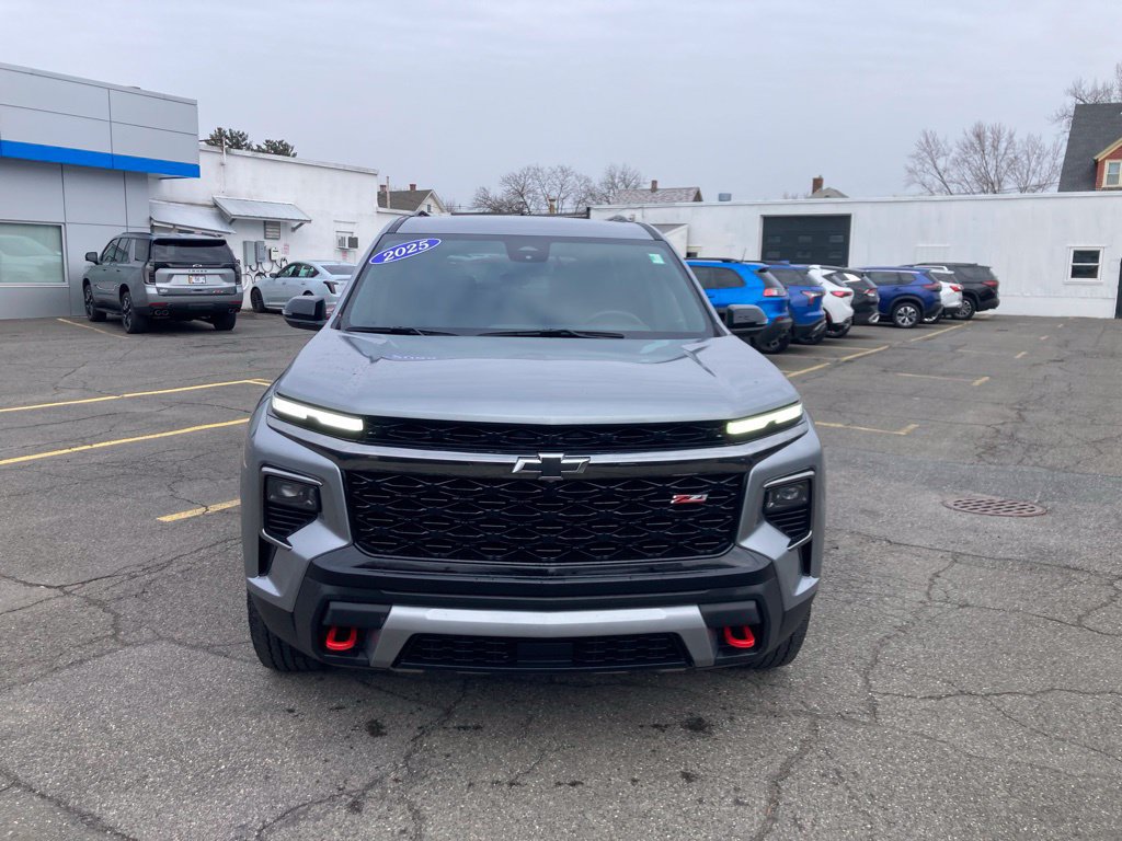 Used 2025 Chevrolet Traverse Z71 AWD/4WD image 2