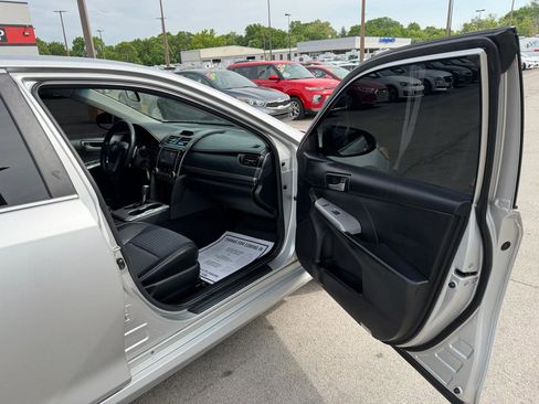 Used 2014 Toyota Camry SE w/ Fleet Convenience Package FWD image 8