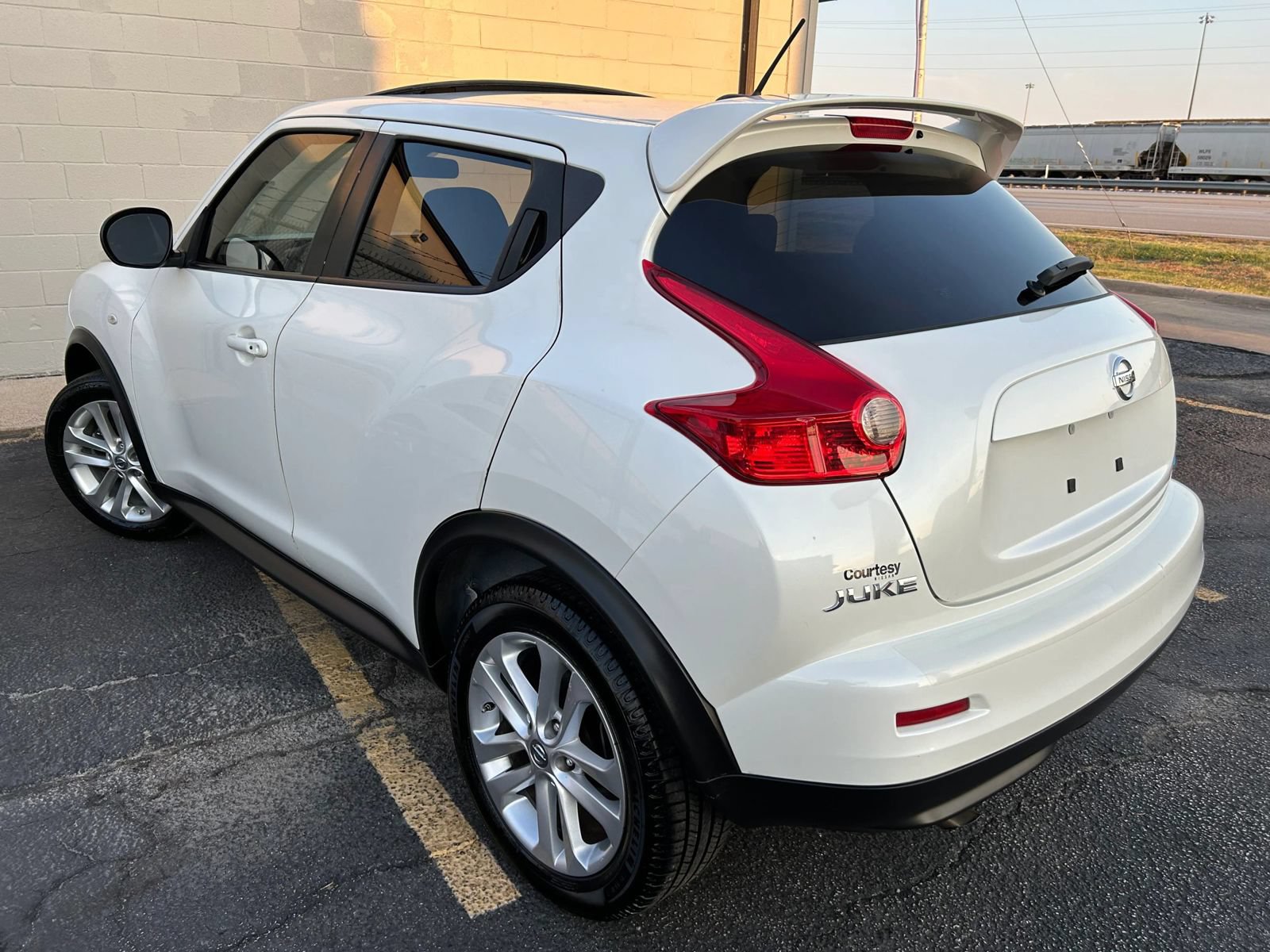 Used 2014 Nissan Juke SV FWD image 5