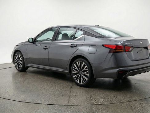 Used 2025 Nissan Altima 2.5 SV image 6