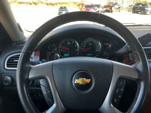 Used 2011 Chevrolet Avalanche LT image 20