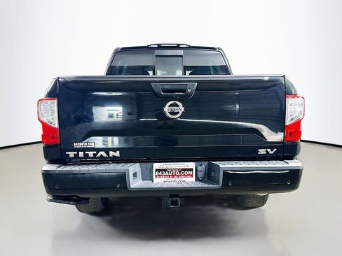 Used 2021 Nissan Titan SV w/ SV Convenience Package image 6