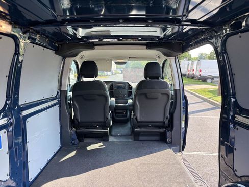 Used 2023 Mercedes-Benz Metris image 6