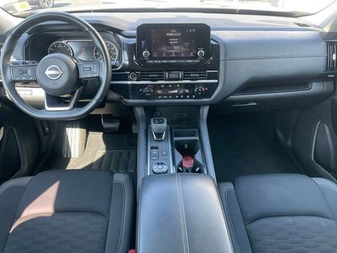 Certified 2023 Nissan Pathfinder SV w/ Black Appearance Package AWD/4WD image 11