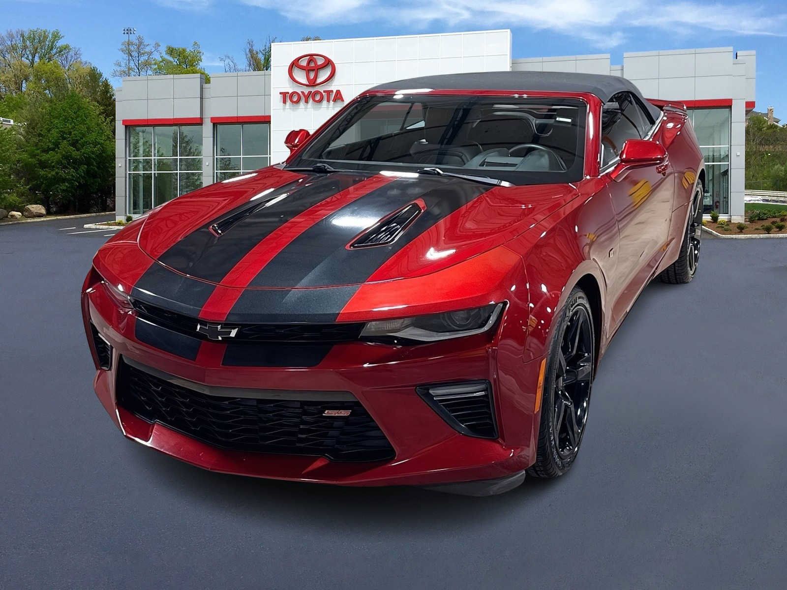 Used 2017 Chevrolet Camaro SS RWD image 1