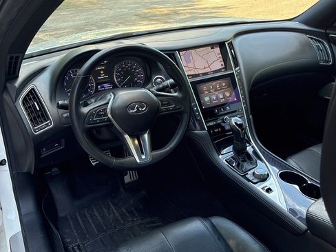 Used 2017 INFINITI Q60 Red Sport 400 RWD image 3