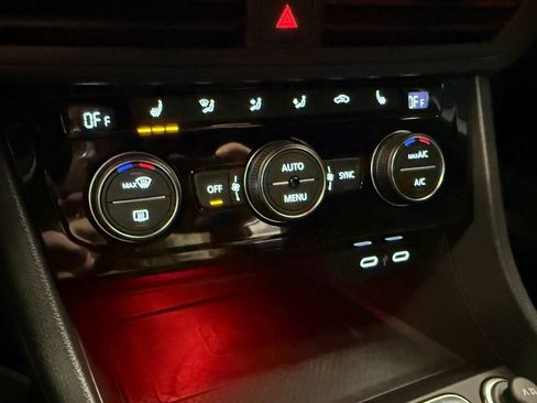 Used 2024 Volkswagen Jetta GLI 40th Anniversary Edition image 14