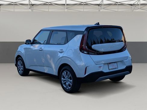 Used 2025 Kia Soul LX image 5