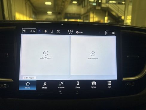 Used 2024 Chrysler Pacifica Touring-L image 19