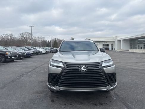 Used 2023 Lexus LX 600 4WD w/ Luxury Package image 2