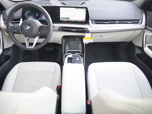 New 2027 BMW X2 xDrive28i AWD/4WD image 18