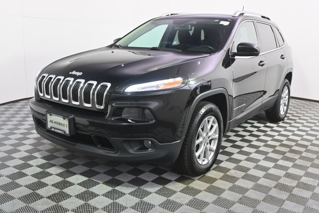 Used 2017 Jeep Cherokee Latitude w/ Cold Weather Group AWD/4WD image 2