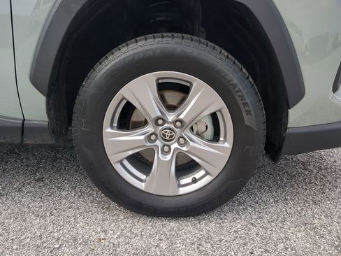 Used 2022 Toyota RAV4 XLE FWD image 9