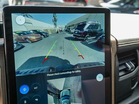 Used 2022 Ford F150 Lightning Lariat image 23