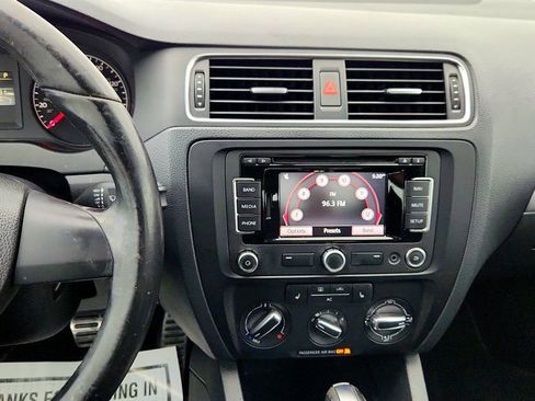 Used 2011 Volkswagen Jetta SEL image 18