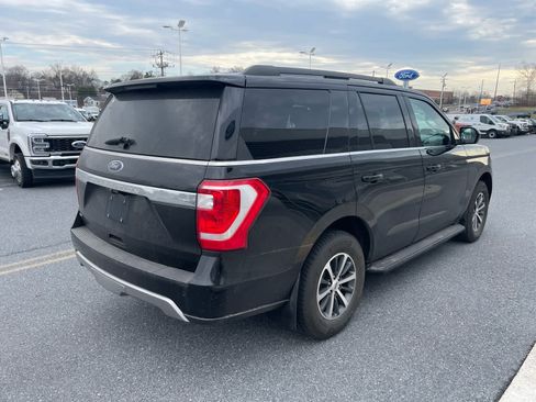 Used 2018 Ford Expedition XLT image 5