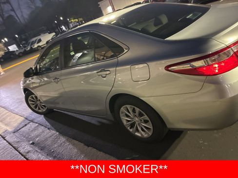 Used 2016 Toyota Camry LE image 2