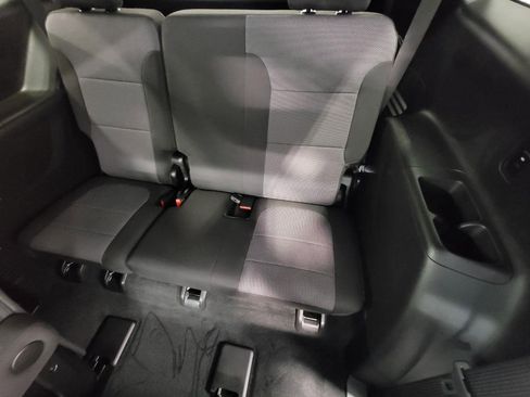 Used 2023 Chevrolet Traverse LT image 25