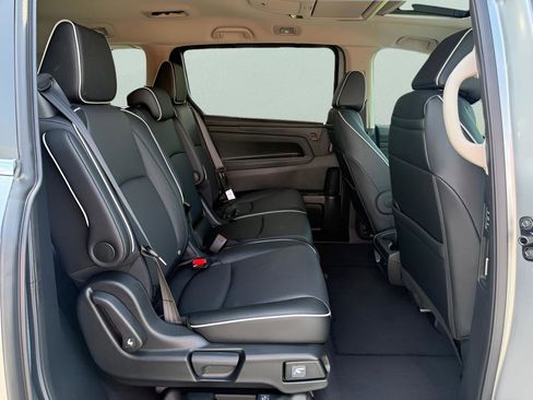 New 2026 Honda Odyssey Touring image 13